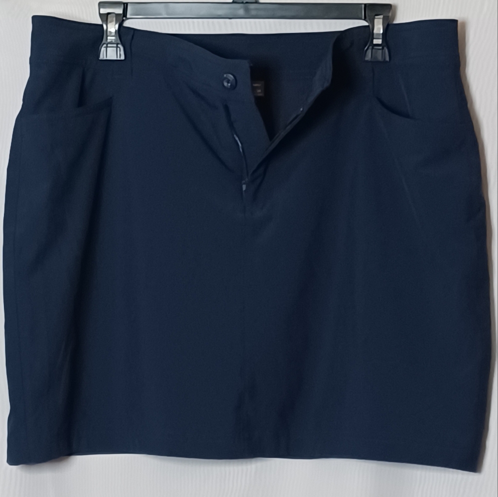 Eddie Bauer Women's Navy Blue Skort. Size 14 - Picture 3 of 12